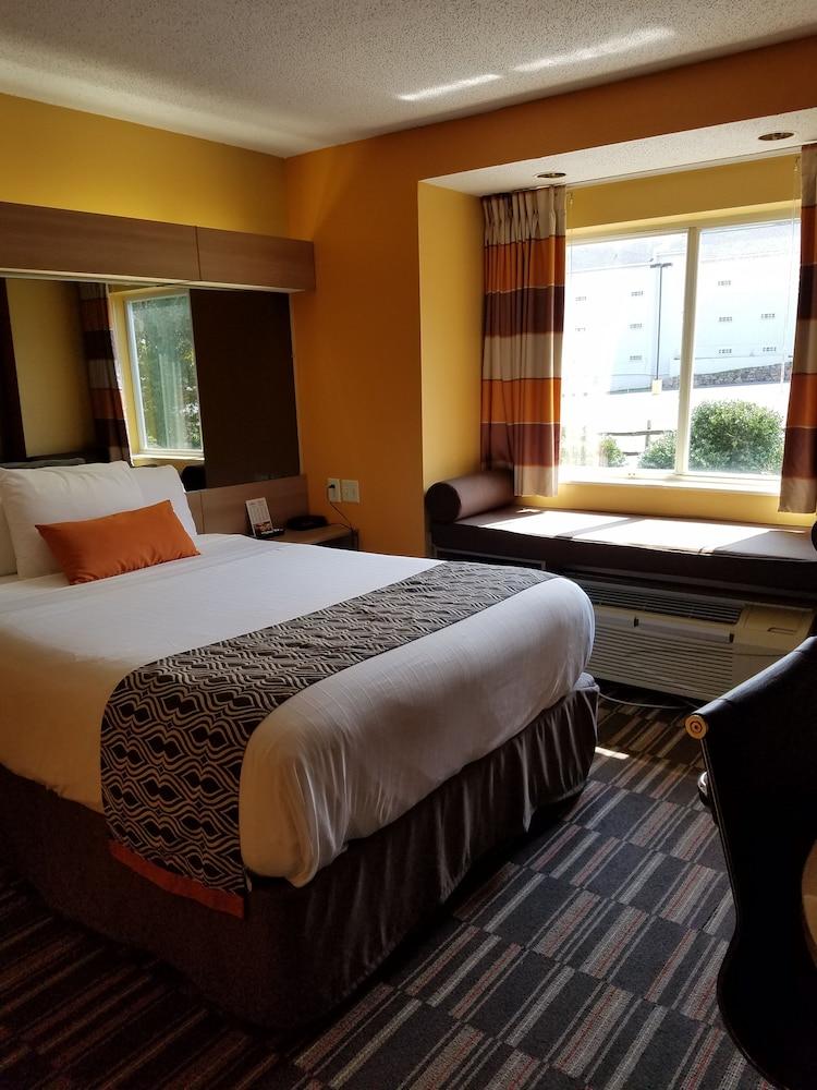 Microtel Inn & Suites By Wyndham Gatlinburg Bagian luar foto
