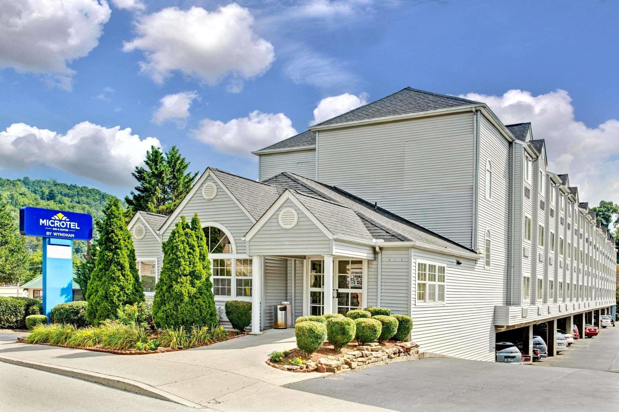 Microtel Inn & Suites By Wyndham Gatlinburg Bagian luar foto