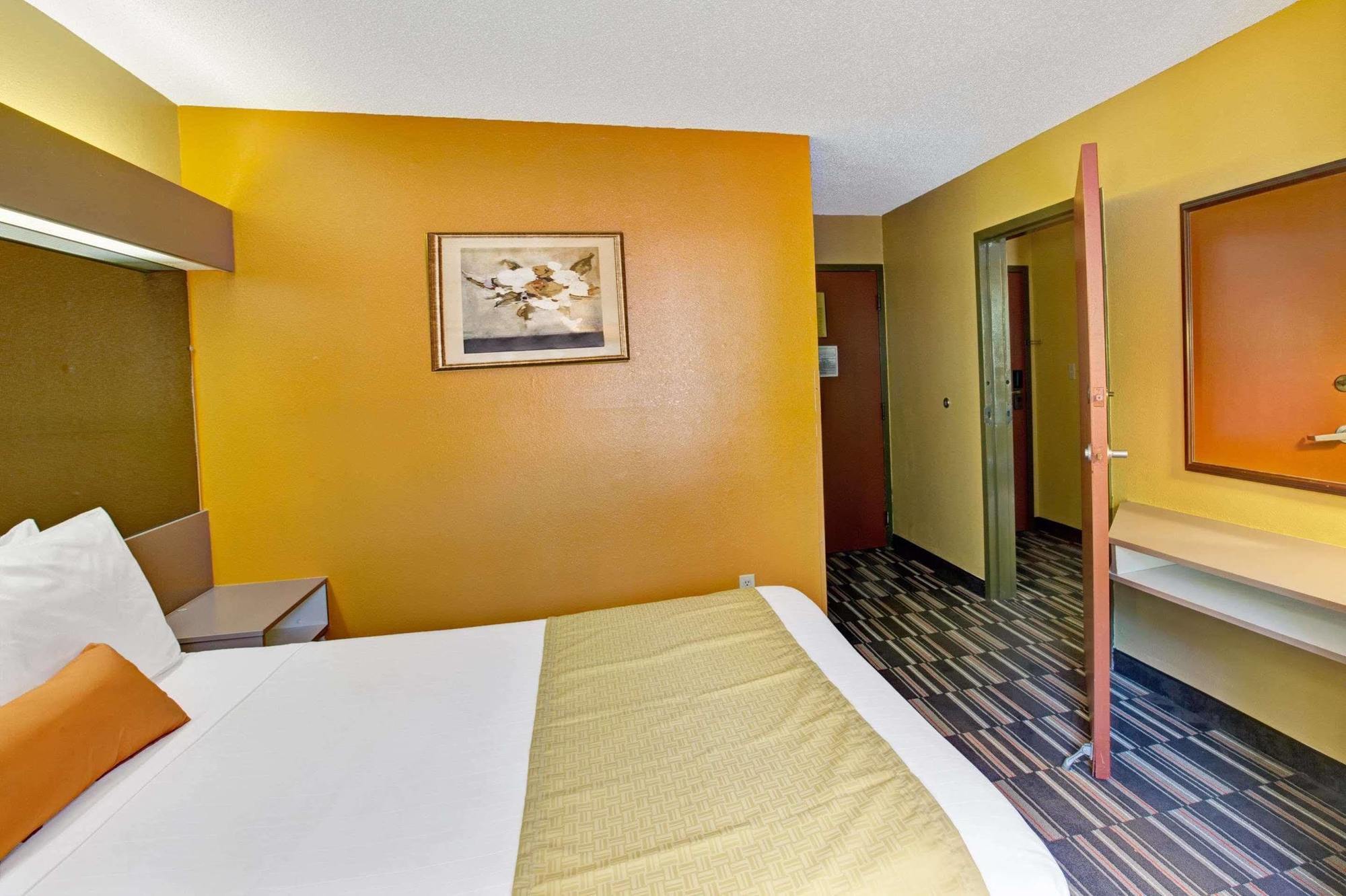 Microtel Inn & Suites By Wyndham Gatlinburg Bagian luar foto