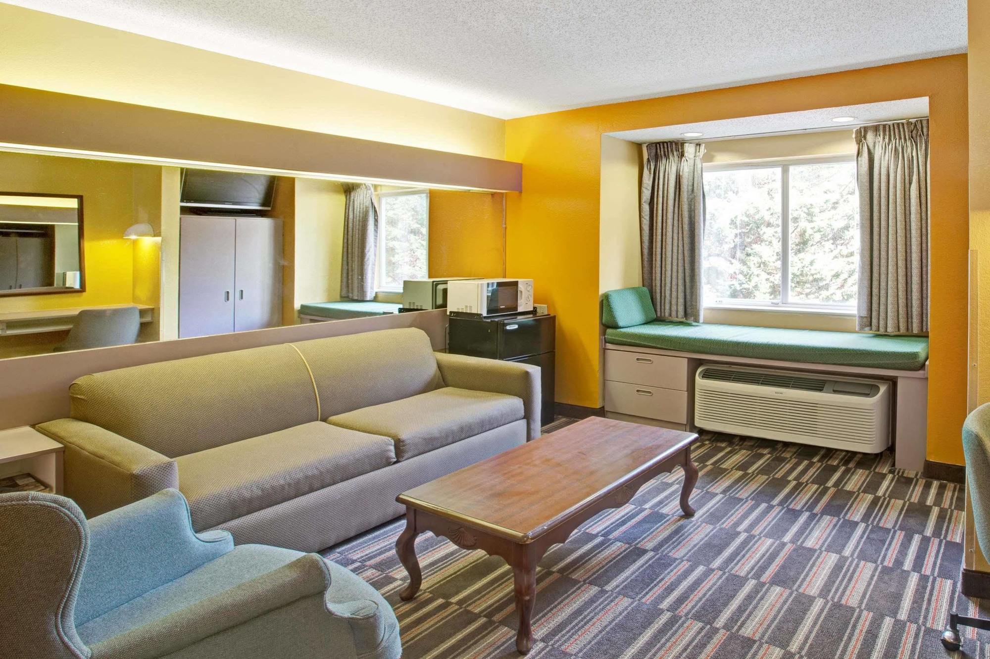 Microtel Inn & Suites By Wyndham Gatlinburg Bagian luar foto